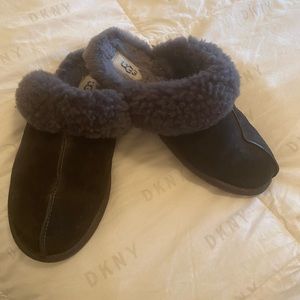 UGG, authentic, navy suede, size 8 scuffette